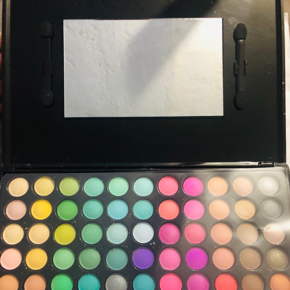 Eyeshadow palette